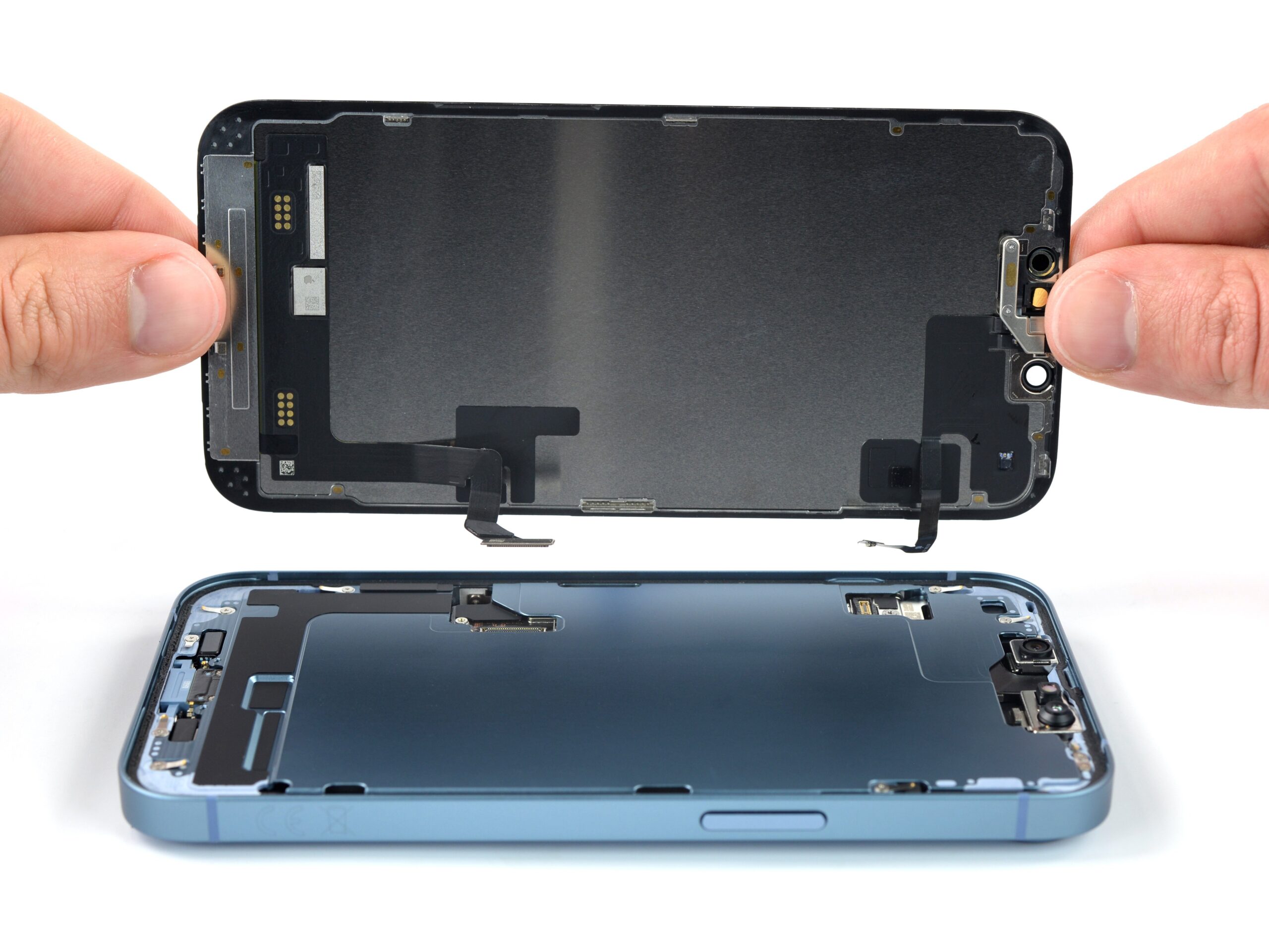 iFixPro 專業工程師正在為 iPhone 13 Pro 解決白屏通病