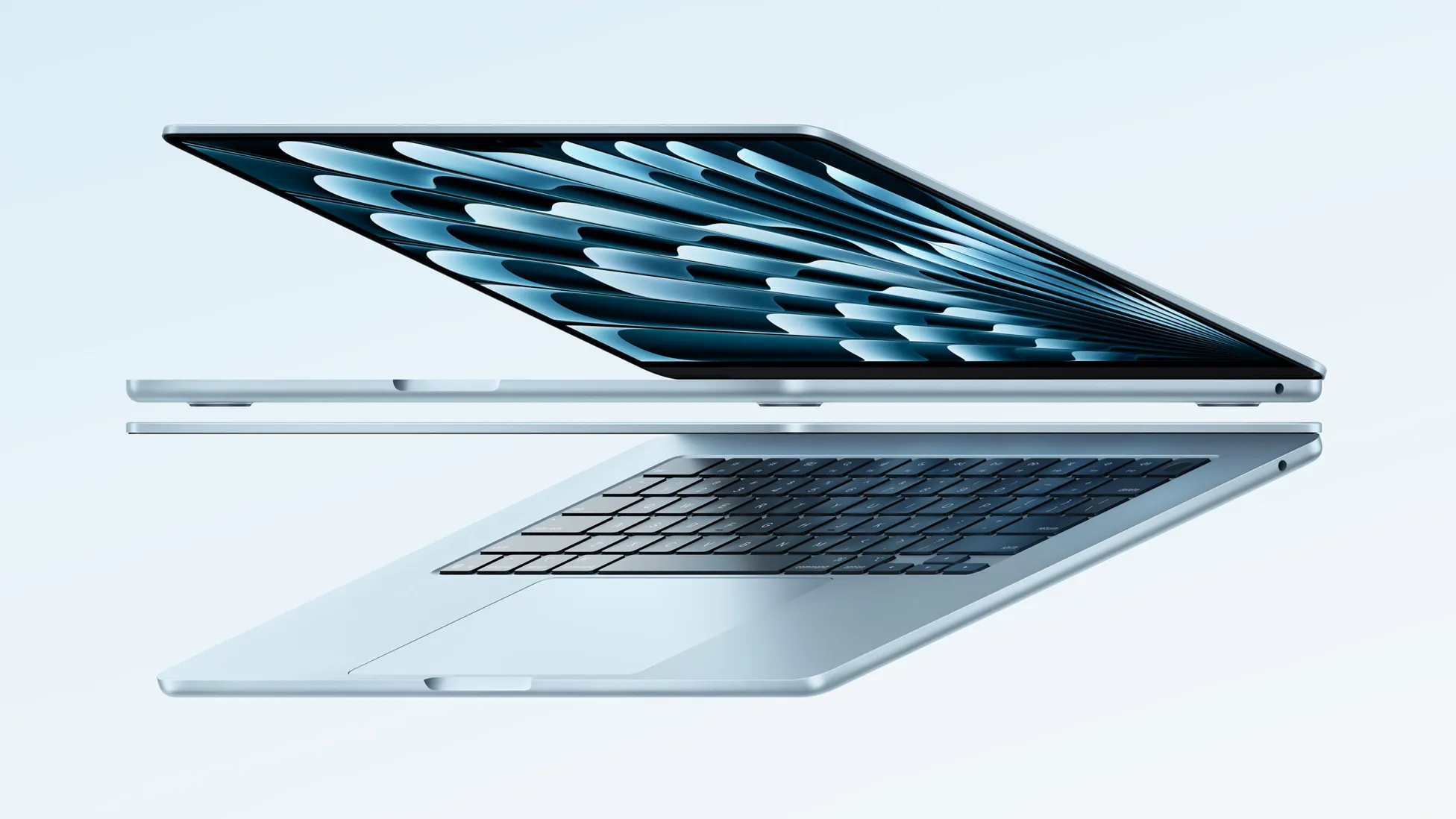 iFixPro 專業工程師正在為 MacBook 進行超聲波洗板及底板微焊