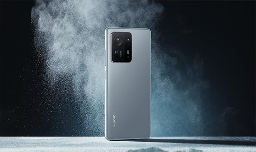 iFixPro 專業工程師正在維修 Xiaomi 14 螢幕及 POCO 底板
