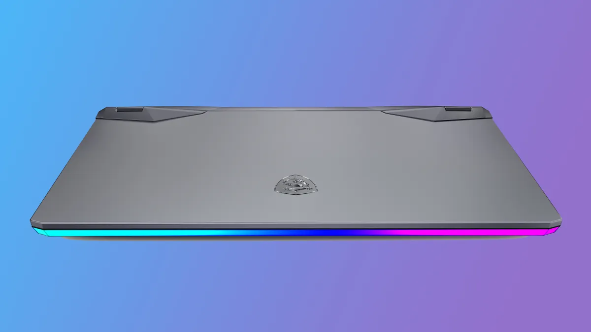 iFixPro 資深工程師正在顯微鏡下精密處理 MSI 微星電競筆電與主機板