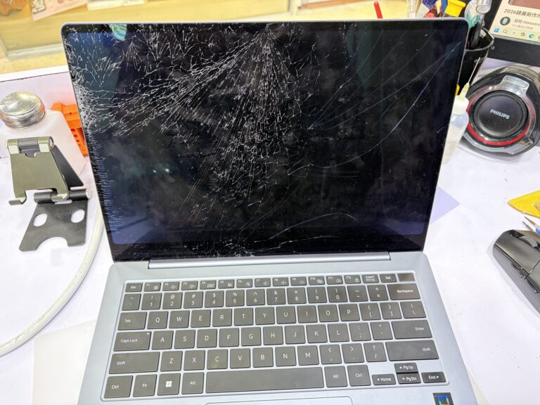 samsung-noteook-crack-screen-photo
