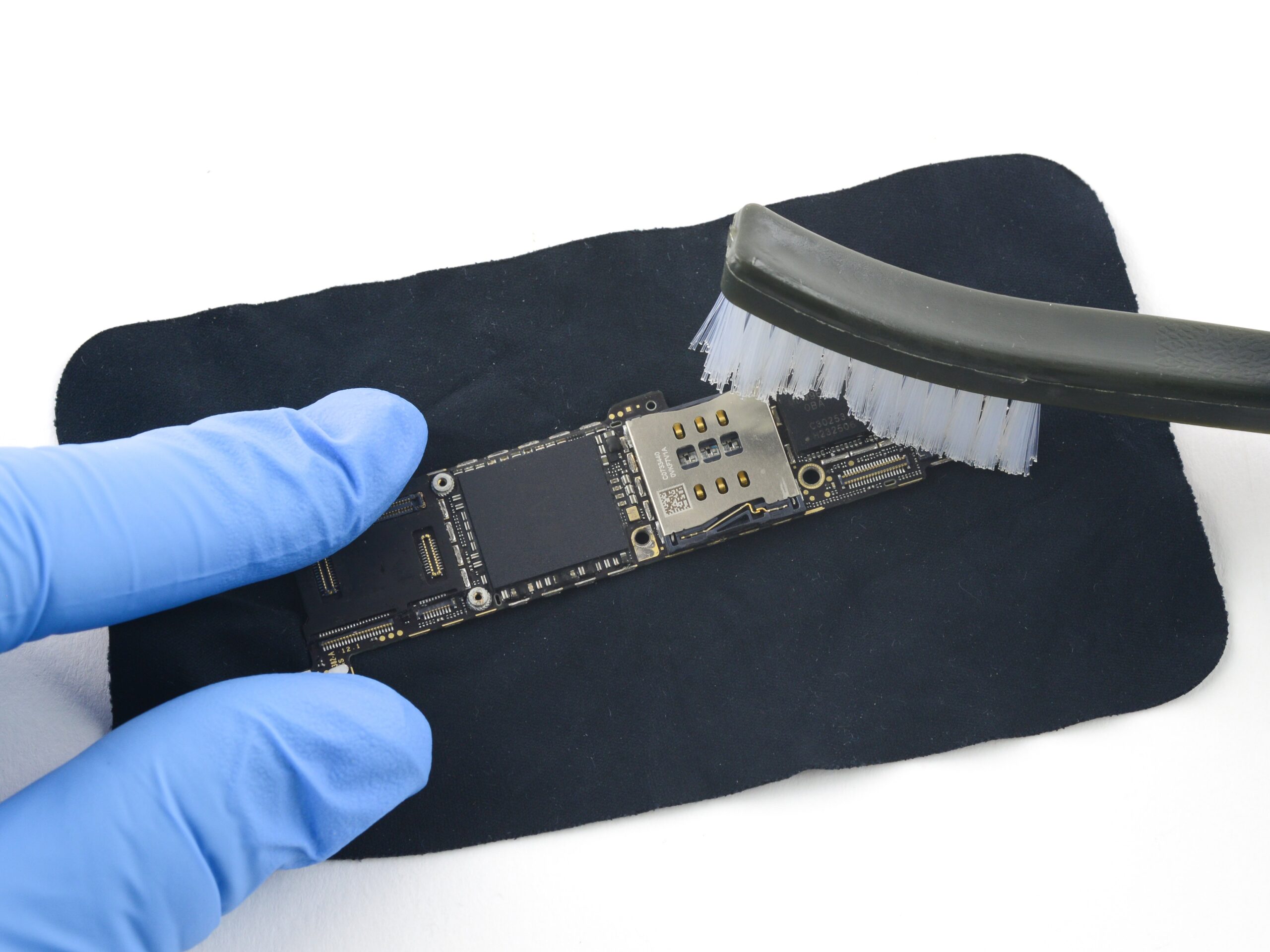 iPhone入水 / 死底板資料救援