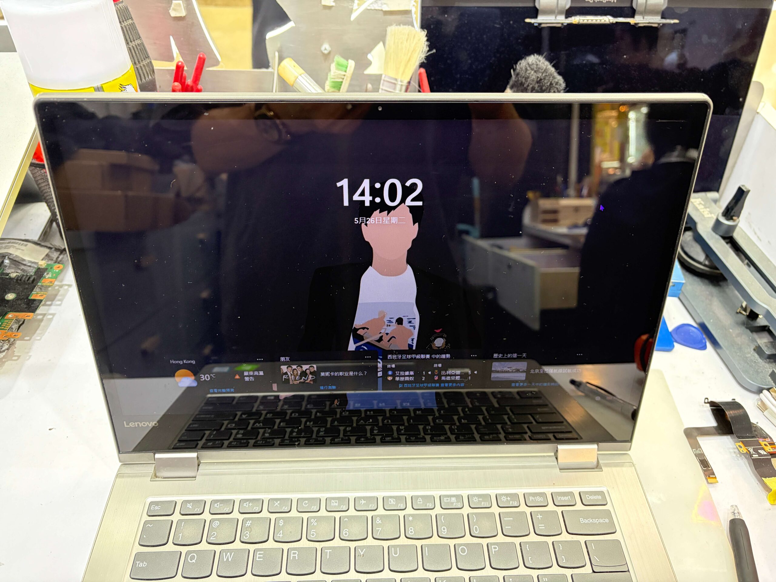 Lenovo 手提電腦更換全新屏幕後，顯示恢復正常，無直條異常