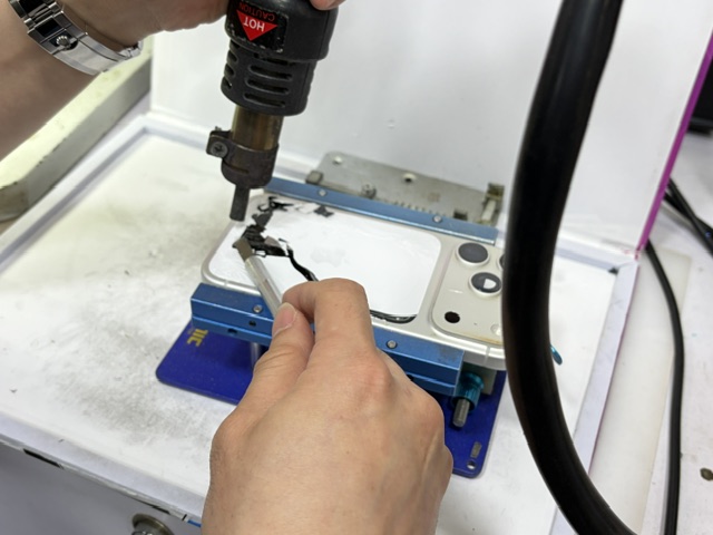17pro-max-back-glass-repair2